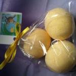3 bath bombs 4 oz each (Mon..