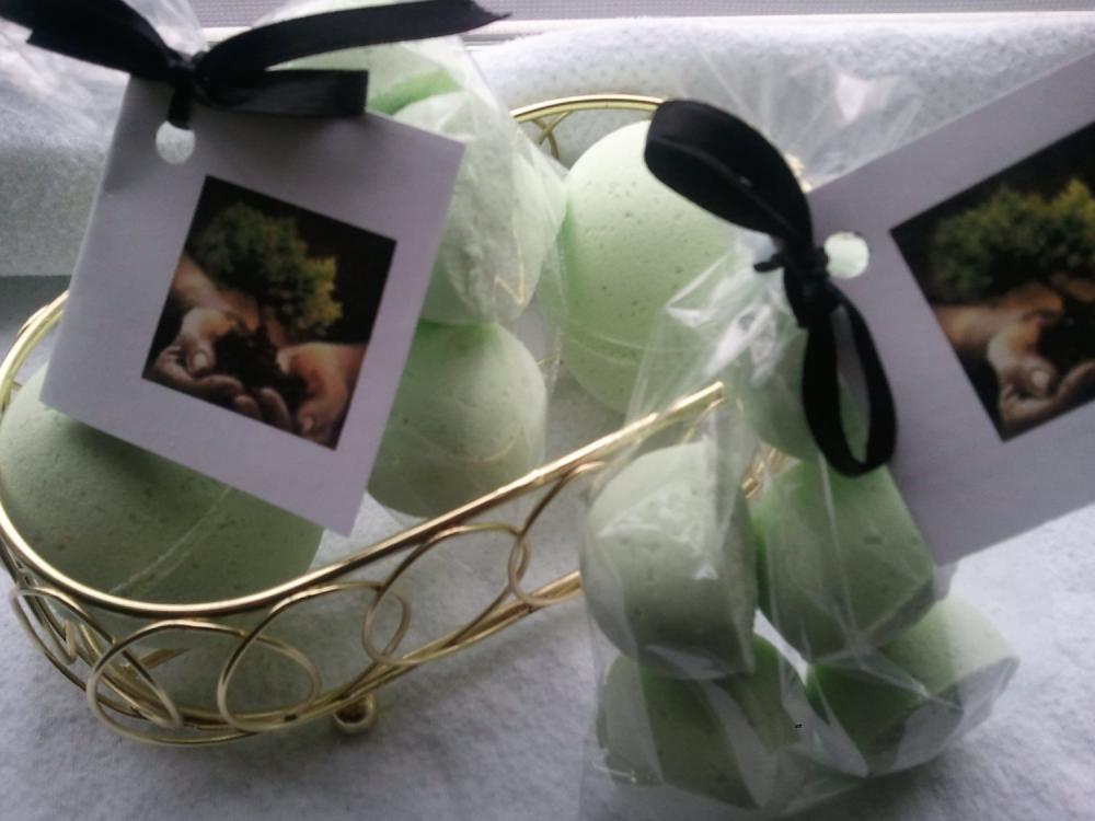 12 bath bombs 1 oz each (Bonsai) gift bag bath fizzies, great for dry skin, shea, cocoa, 7 ultra rich oils