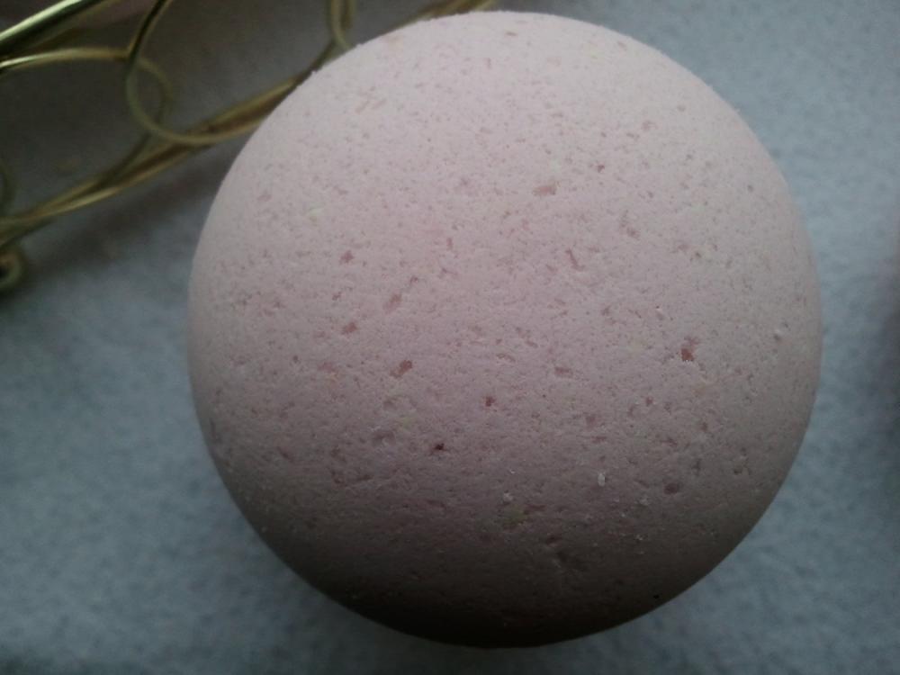 3 bath bombs 4 oz each (Cotton Candy) gift bag bath fizzies, great for kids, also with powdered milk for a luxurious bath
